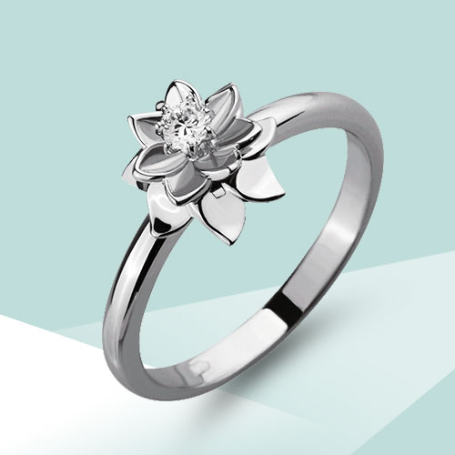 Золотое кольцо с бриллиантом “Цветок любви” 